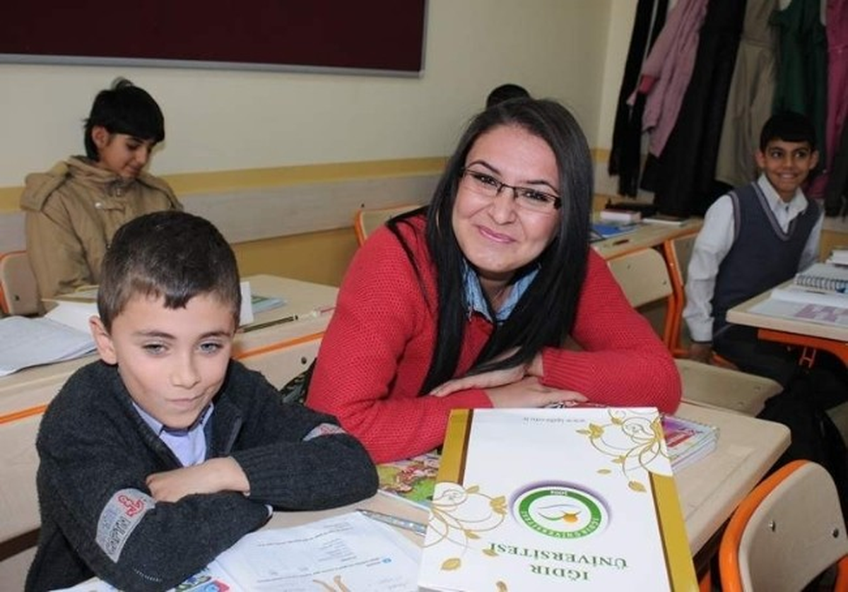 Üniversite Öğrencilerinden Minik Öğrencilere Sürpriz Ziyaret