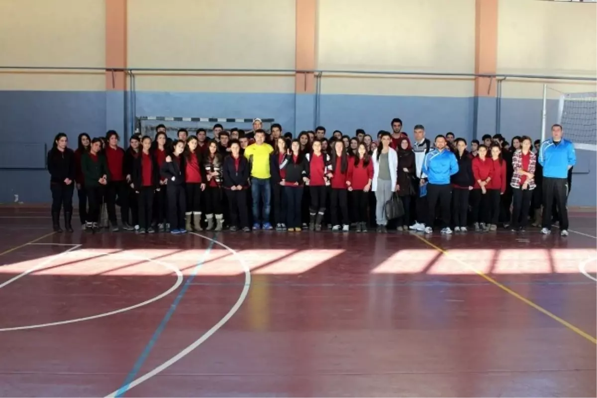 4 Eylül Belediyespor Voleybol Takımı Öğrencilerle Buluştu