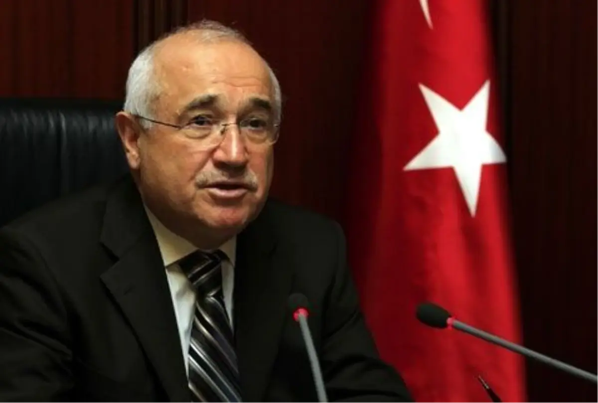 Cemil Çiçek: \'\'Yargı üzerinden yargısal konularla ilgili bir siyasi kanal açılmaya çalışılıyor\'\' -