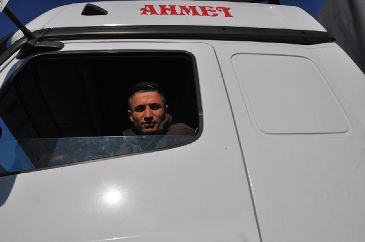 Cilvegözü\'nde Tır Çıkışları Kontrollü Şekilde Başladı