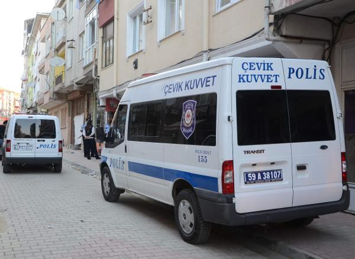 Depoya Kaçak Sigara Baskını