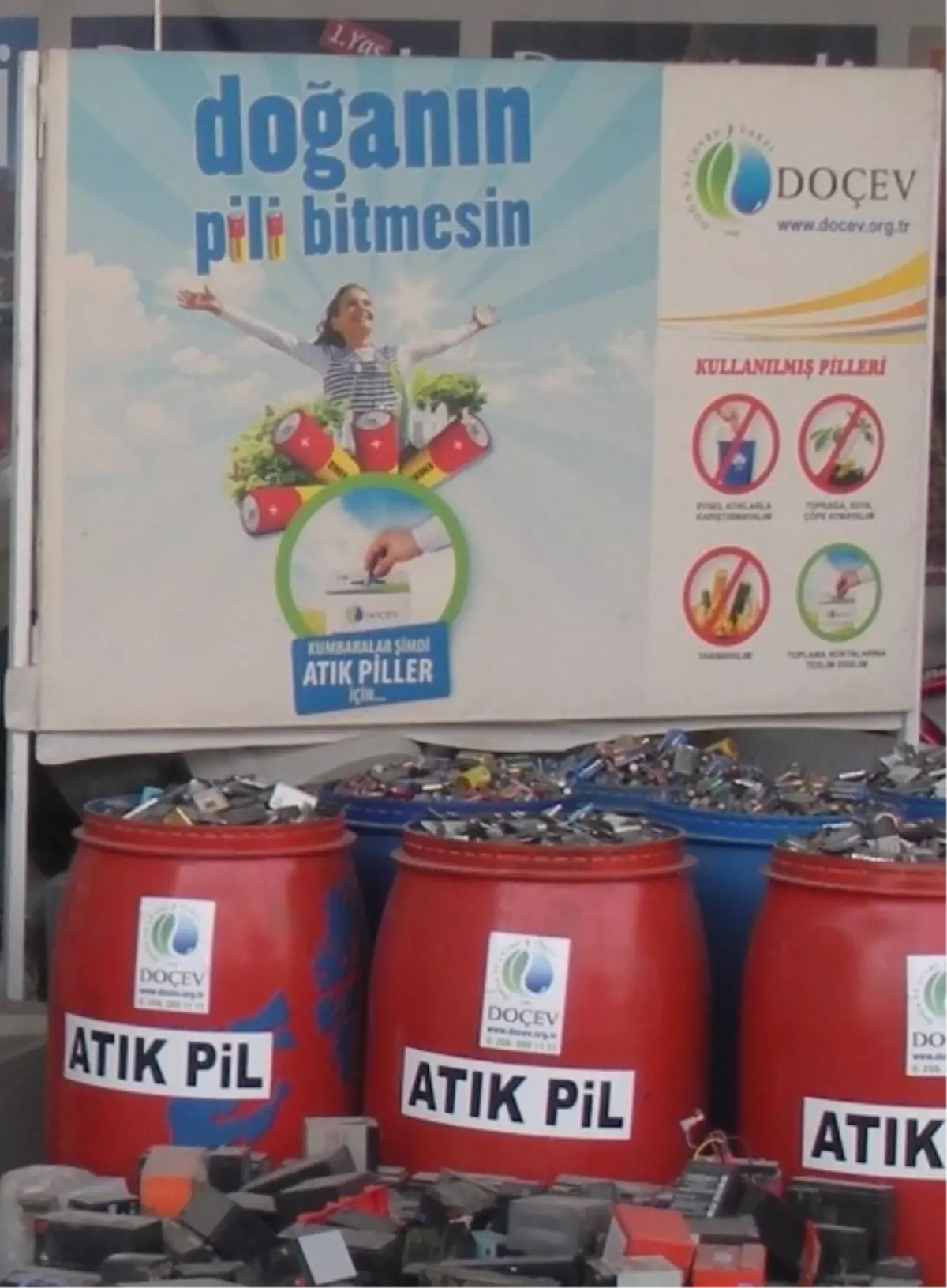 Doçev Yüzlerce Kilo Pil Topladı