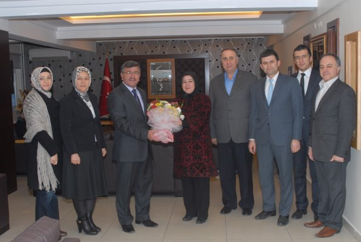 Dünya Çocuk ve Gençlik Derneğinden Belediye Başkanı Akdoğan\'a Ziyaret