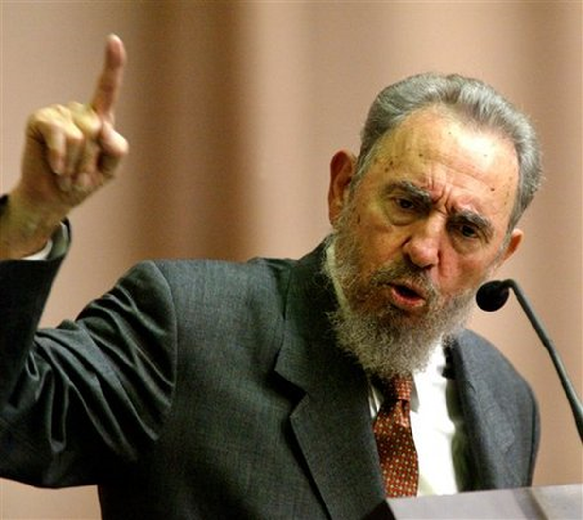 Fidel Castro, 9 Aydan Bu Yana İlk Kez Halkın Karşısına Çıktı