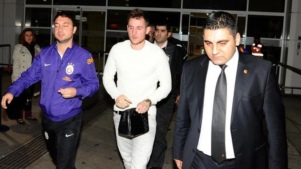 Galatasaray\'ın Yeni Transferi Antalya\'da