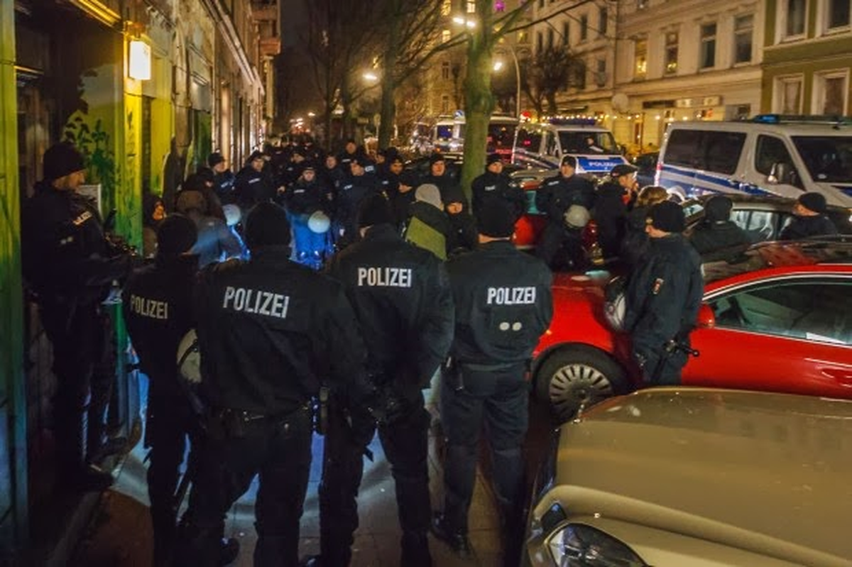 Hamburg\'da "Tehlikeli Bölge" Protestosu