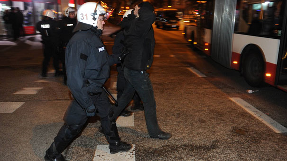 Hamburg\'da "Tehlikeli Bölge"Nin Oluşturulması
