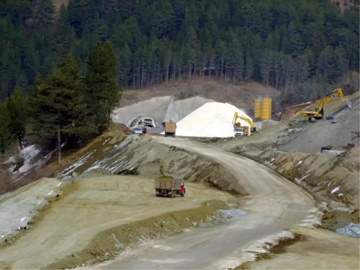 Ilgaz Tüneli\'nde Çalışmalar Sürüyor