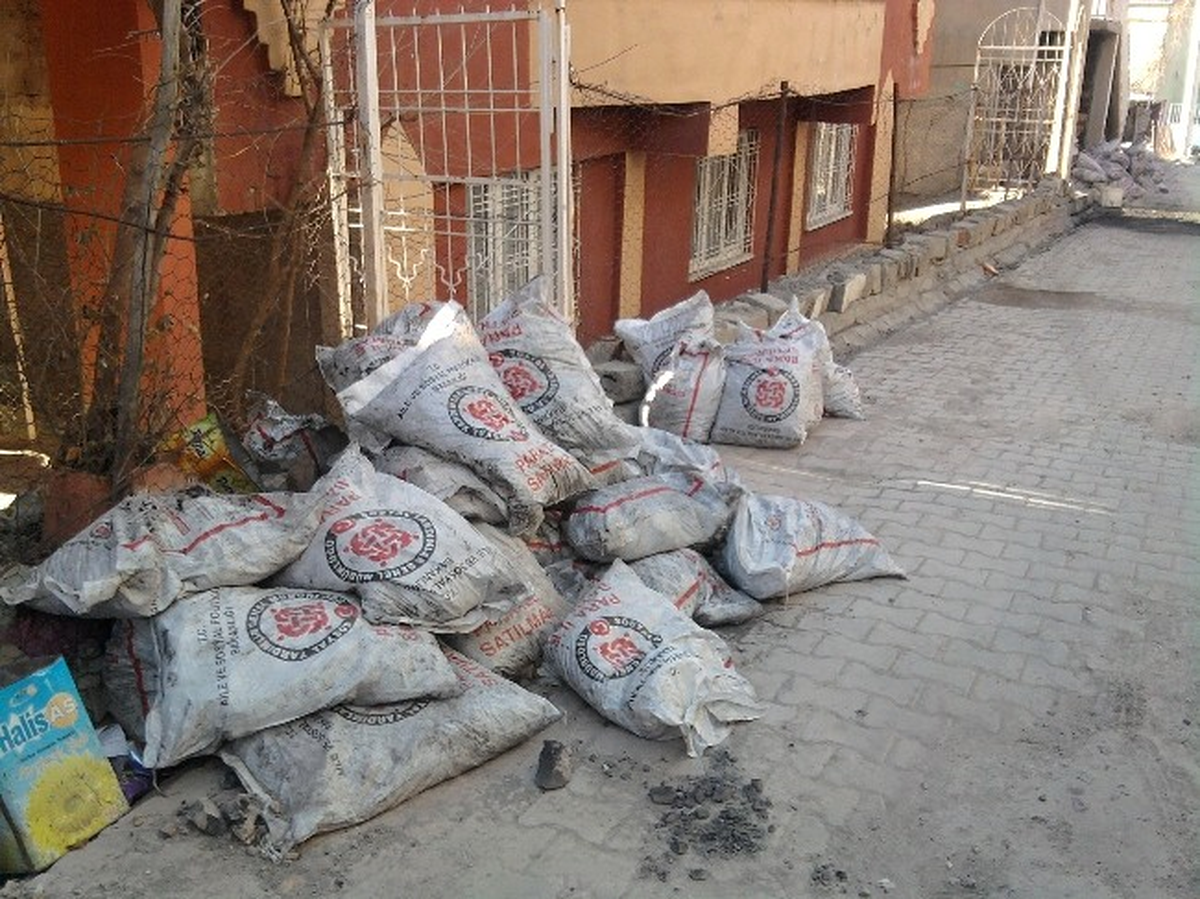 Kulp\'ta Kömür Dağıtımına Başlandı