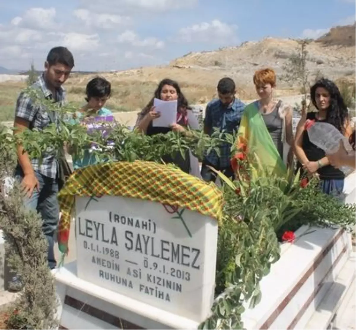 Paris'te Öldürülen Leyla Şaylemez, Mezarı Başında Anıldı