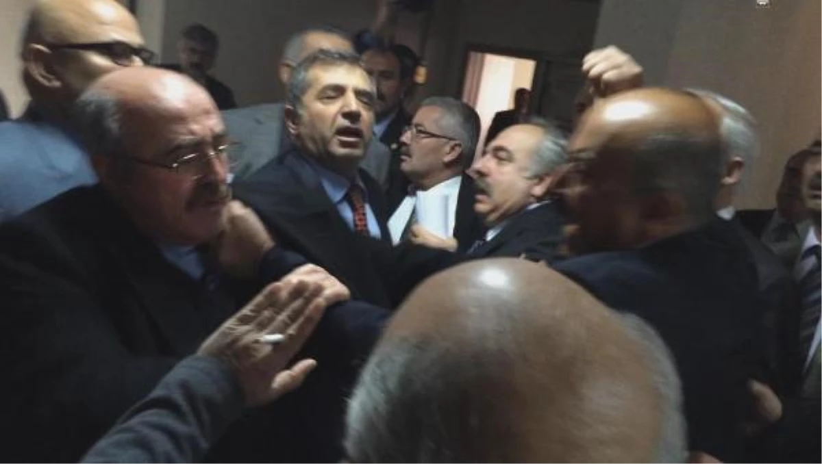MHP ile AKP\'li Meclis Üyeleri Arasında Yumruklu Kavga