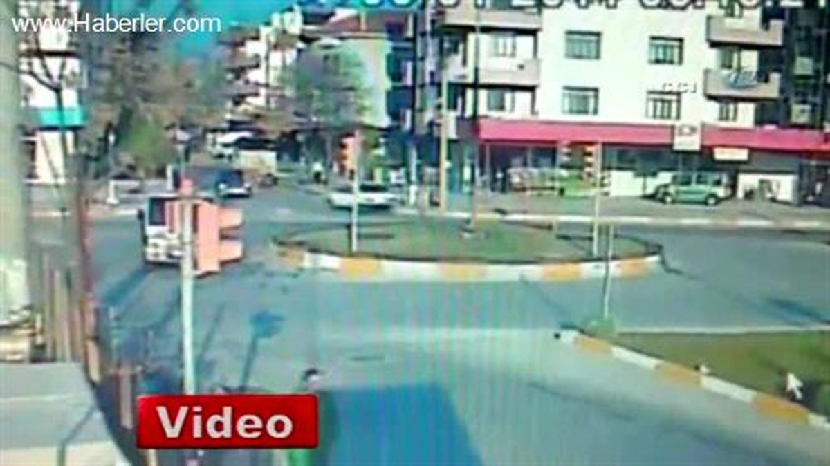 Motosiklet Sürücüsü Ölümden Kıl Payı Kurtuldu