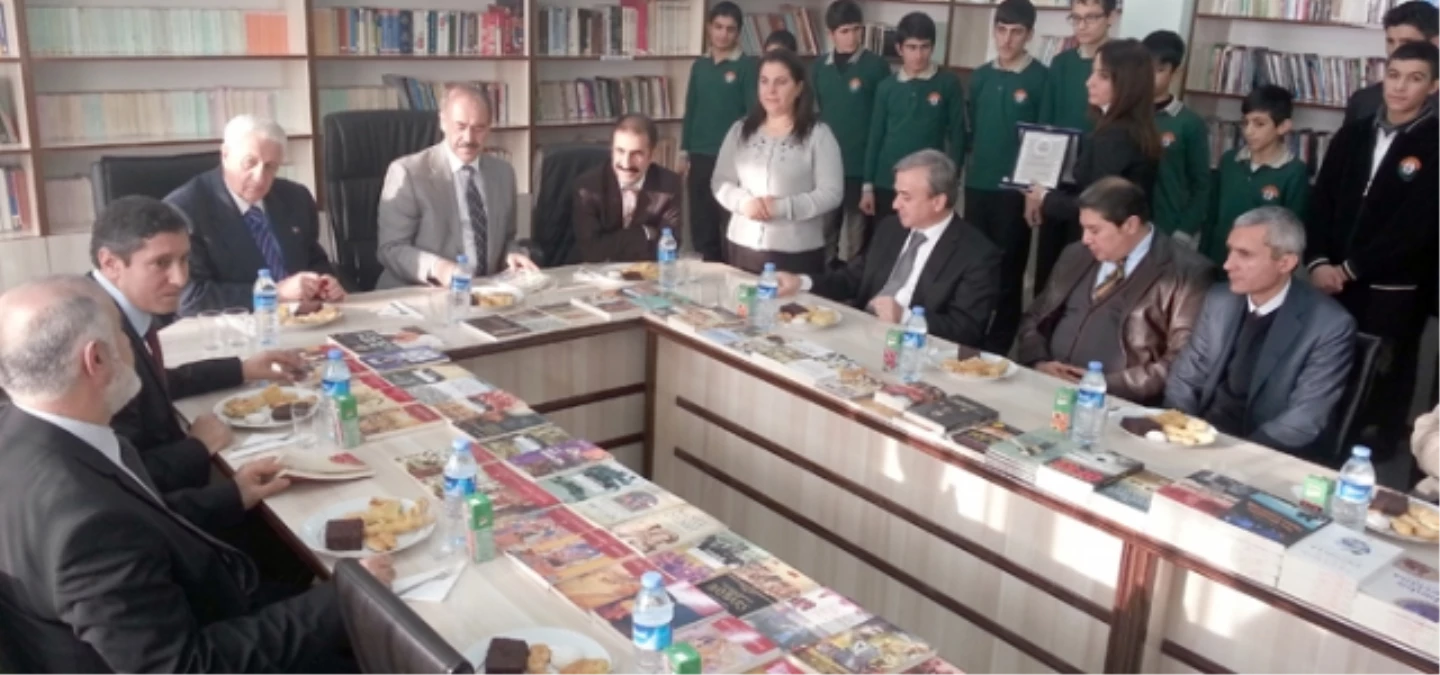 Muş Anadolu Lisesi Kütüphaneye Kavuştu