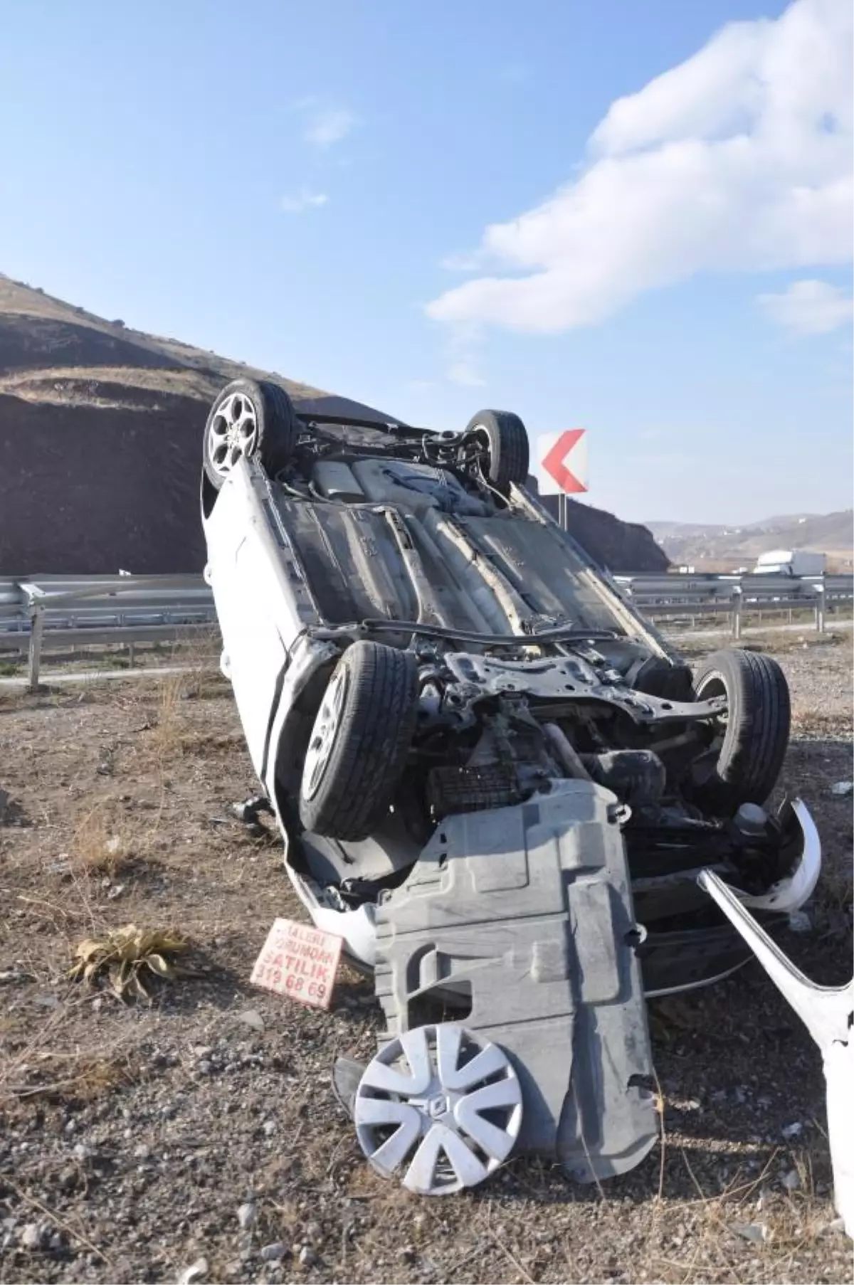 Otomobil Şarampole Yuvarlandı: 4 Yaralı