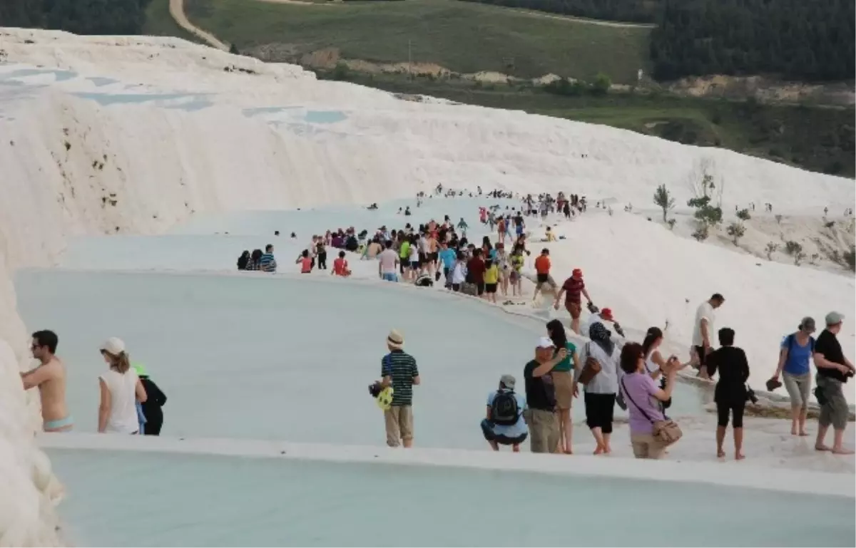 Pamukkale\'nin TÜRSAB\'a Devredilmesine Tepki de Var Destek de