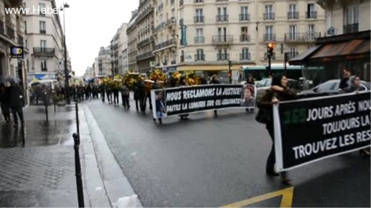 Paris\'te Öldürülen 3 Kadın Anıldı