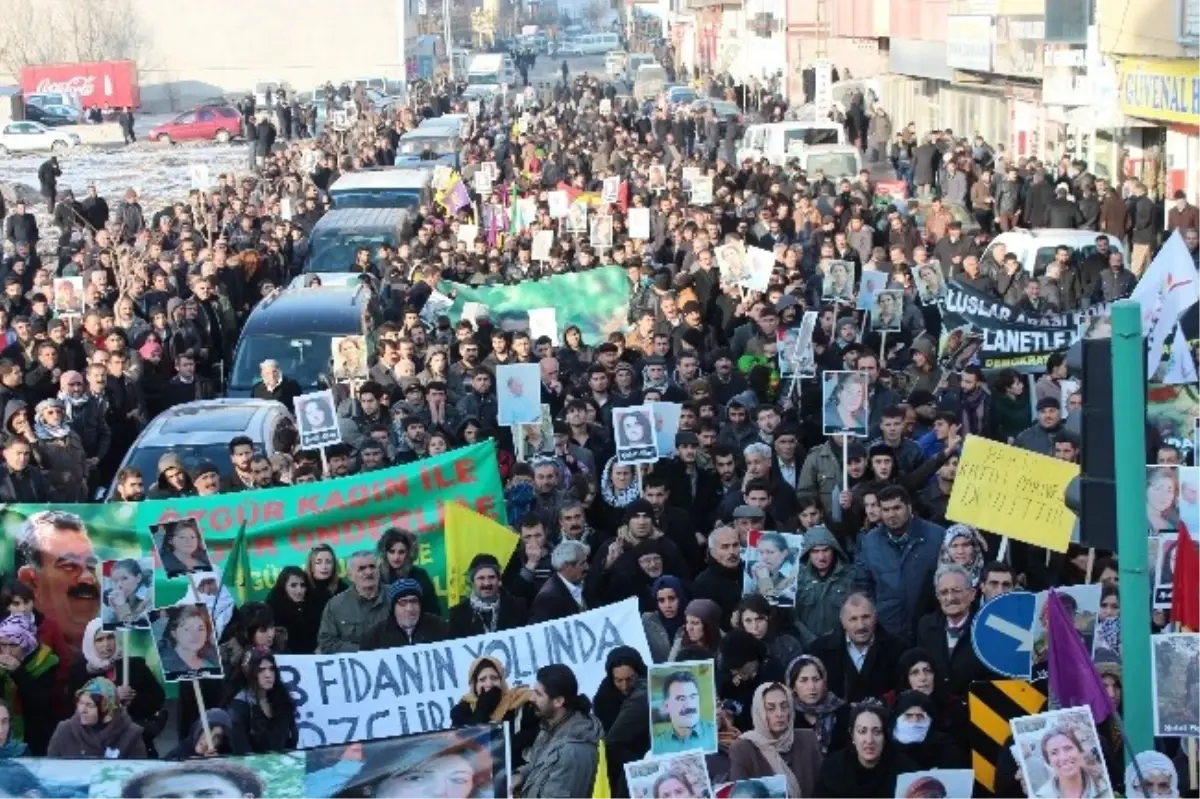 Paris\'te Öldürülen PKK\'lı 3 Kadın İçin Yürüyüş Düzenlendi