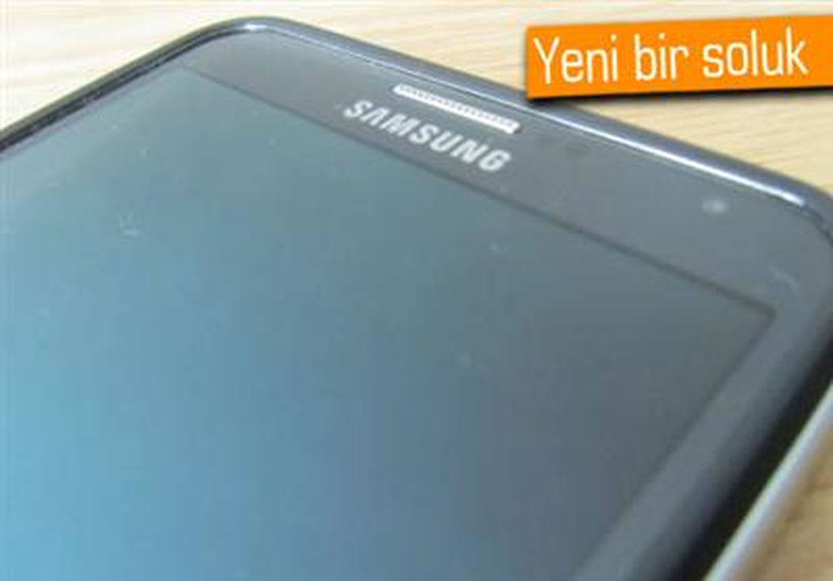 Samsung\'tan Bir İlk: 6 Çekirdek İşlemcili Telefon
