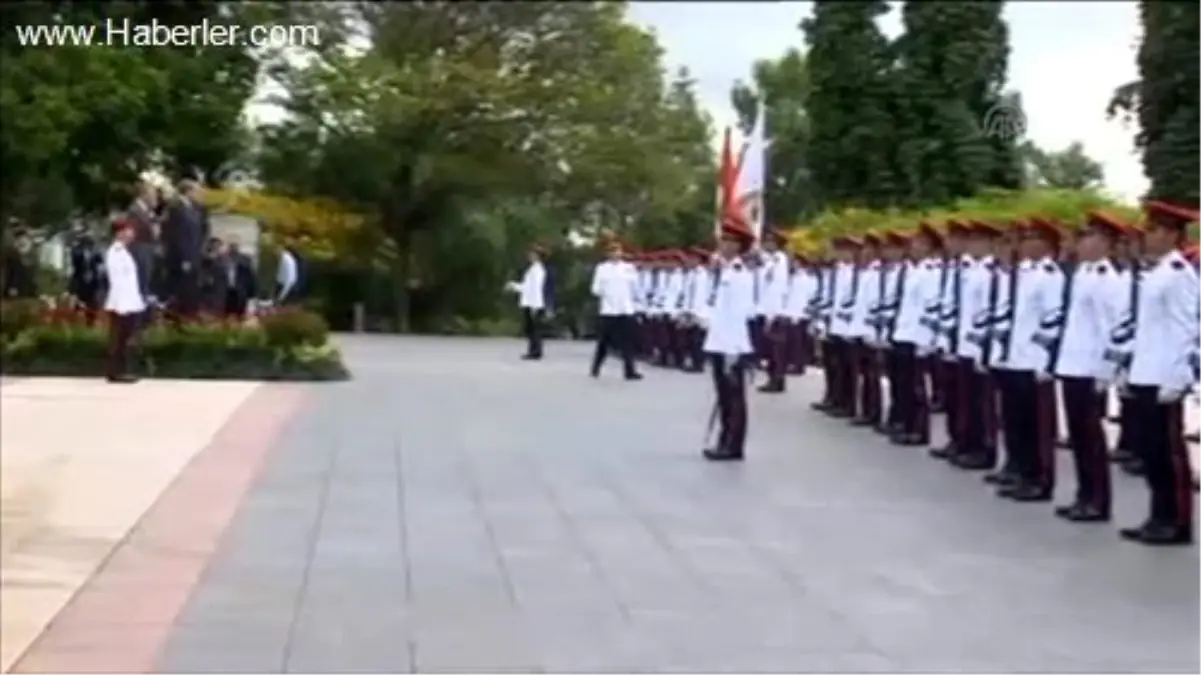 Singapur Başbakanı Long, Erdoğan\'ı askeri törenle karşıladı -