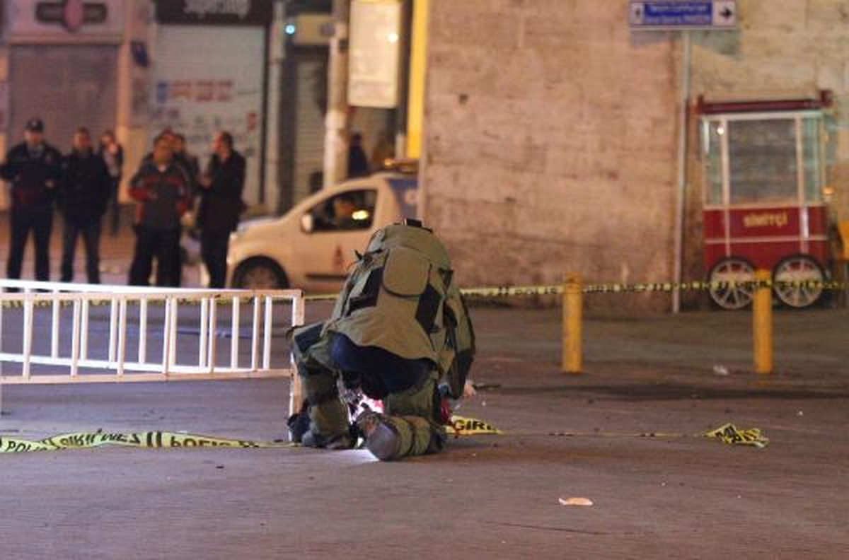 Taksim Meydanında Sırt Çantası Paniği