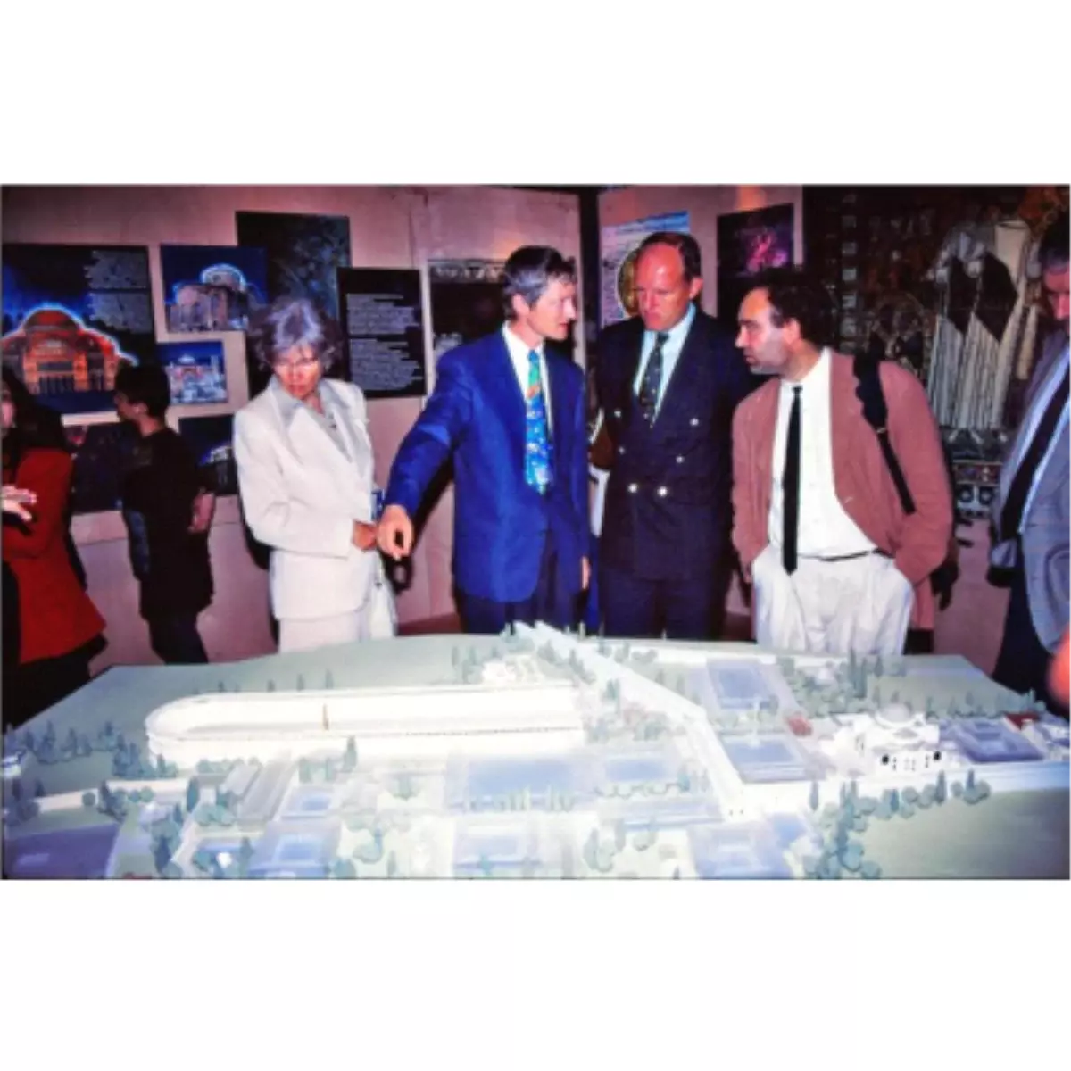 Tarih Vakfı 18 Yıl Önceki "Dünya Kenti İstanbul" Sergisini "Yine, Yeni: Dünya Kenti İstanbul"...