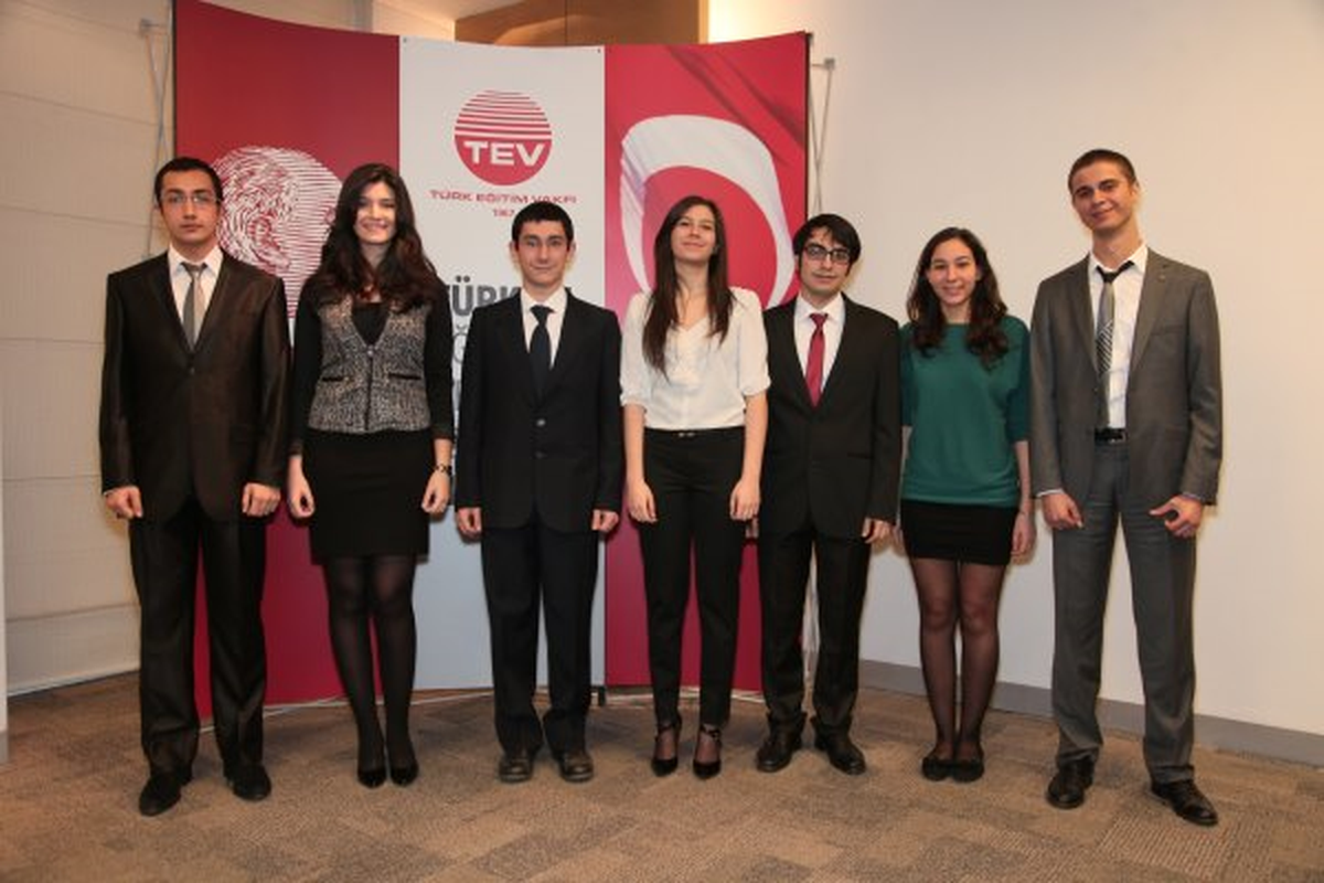 Türk Eğitim Vakfı 2013-2014 Öğretim Yılında 53 Üstün Başarı Bursiyerini Daha Seçti