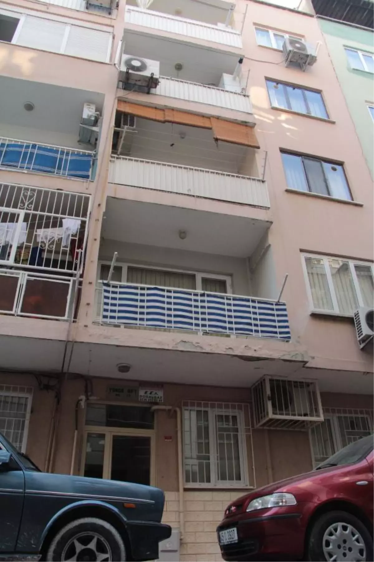 Yalnız Yaşayan Doktor Balkondan Düşüp Öldü