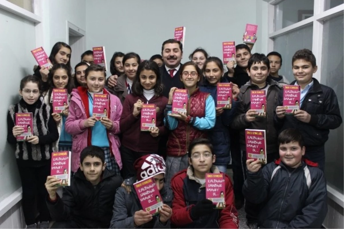 Yerköy\'de Öğrencilere Kitap Hediye Edildi