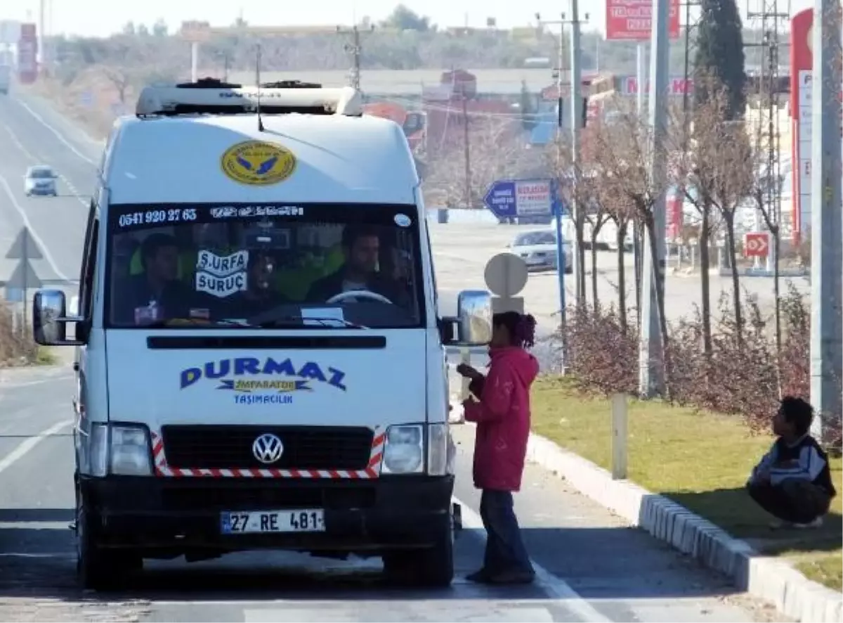 Nizip\'te Suriyeli Çocuklar Sürücülere Zor Anlar Yaşatıyor