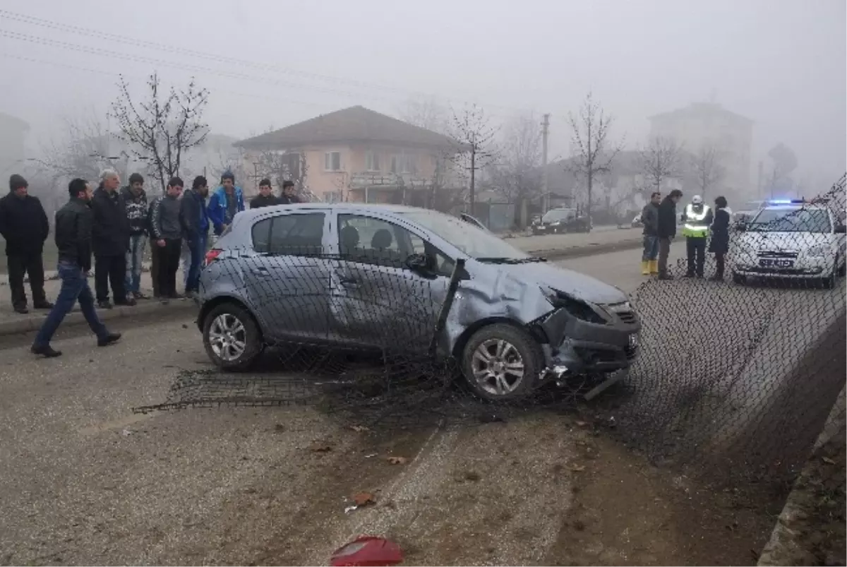 Yoldan Çıkan Otomobil Karşı Şeride Geçti