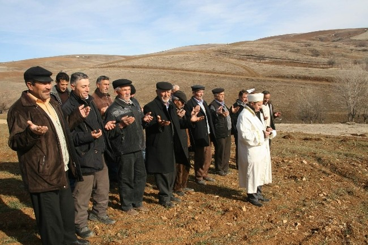 Yozgat\'ta Çiftçiler Kar Duasına Çıktı