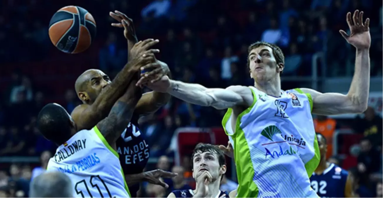 Anadolu Efes, Unicaja Malaga\'ya 74-72 Yenildi