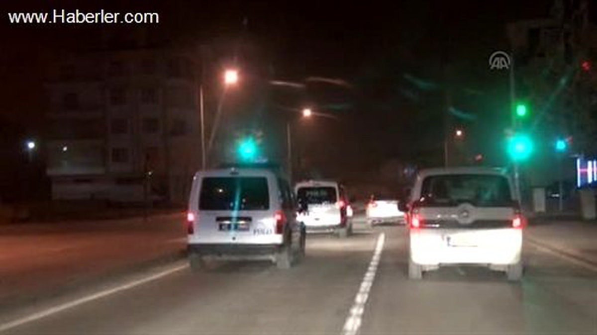 Araçtan altın hırsızlığı, güvenlik kamerasına yansıdı -