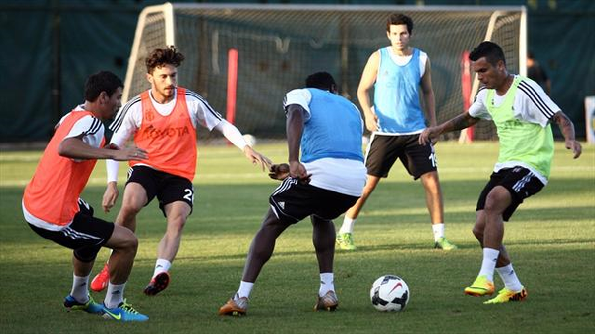 Beşiktaş\'ta İkinci Yarı Hazırlıkları Sürüyor