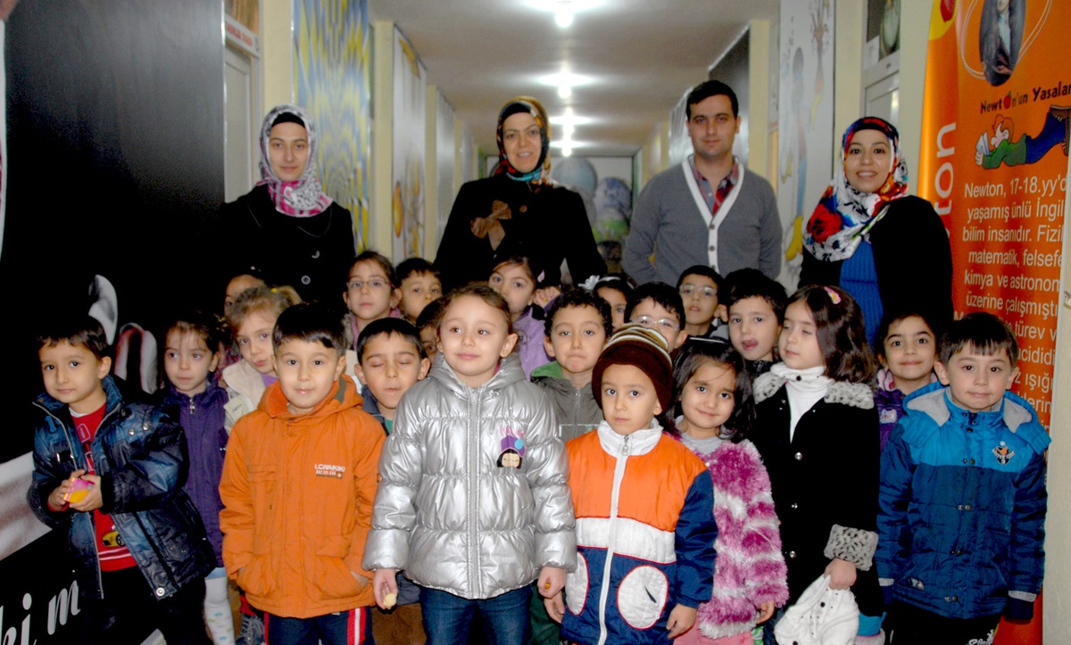 Bilim Merkezi Miniklere Işık Tutuyor