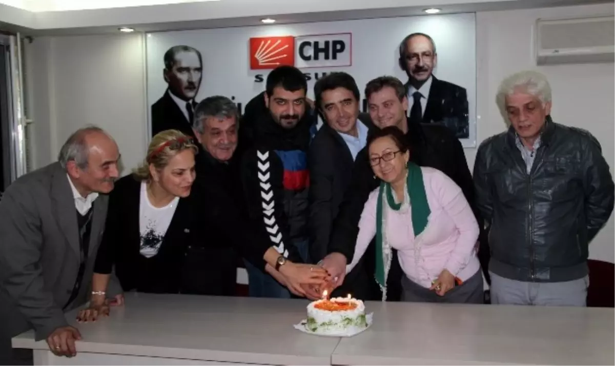 CHP\'den Gazetecilerle Kutlama