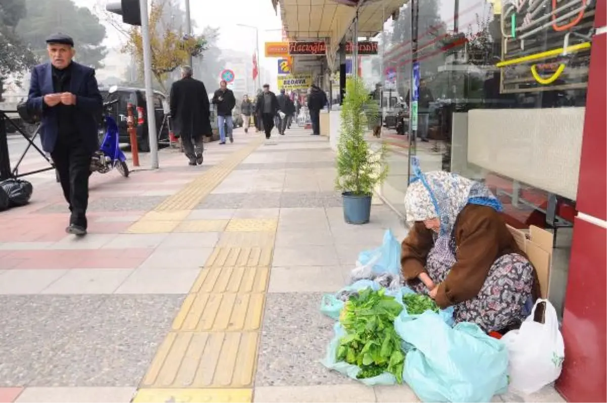 Eşi 65 Yıl Önce Ellerini Kesti, Yılmadan Hayata Tutundu