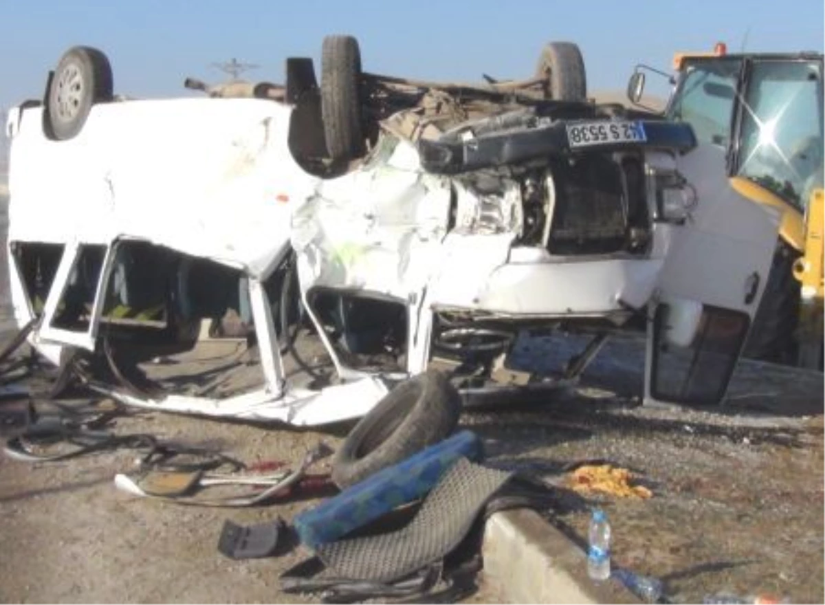 Konya\'da Otomobil ile Kamyonet Çarpıştı: 2 Ölü, 1 Yaralı