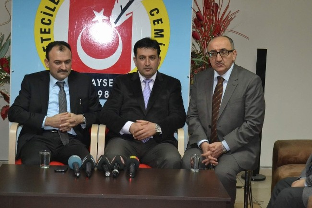 İl Milli Eğitim Müdürü Yılmaz ile Gençlik Hizmetleri ve Spor İl Müdürü Eskici\'den Gazeteciler...
