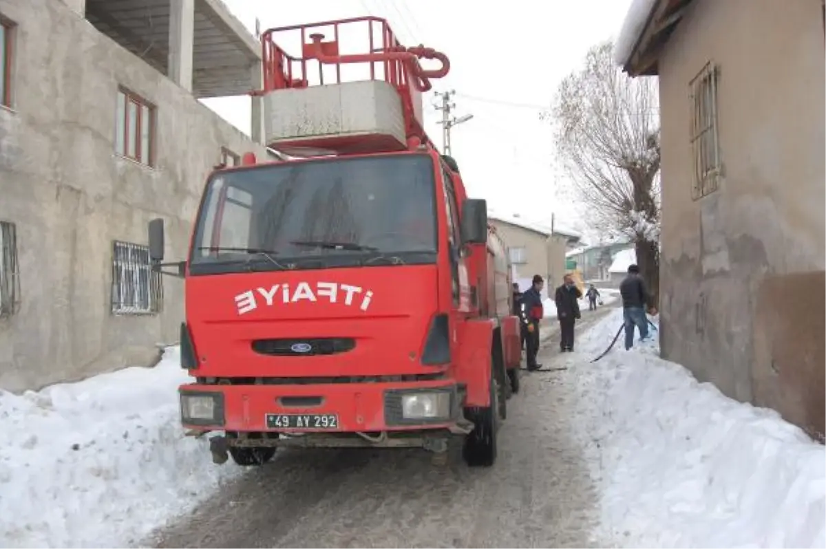 İtfaiye Evlere Su Dağıtıyor