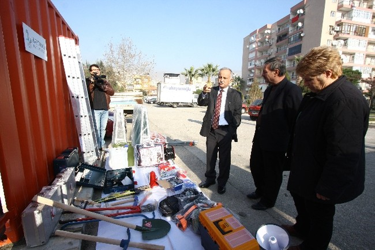 Bayraklı Belediyesinden Afet Konteyneri