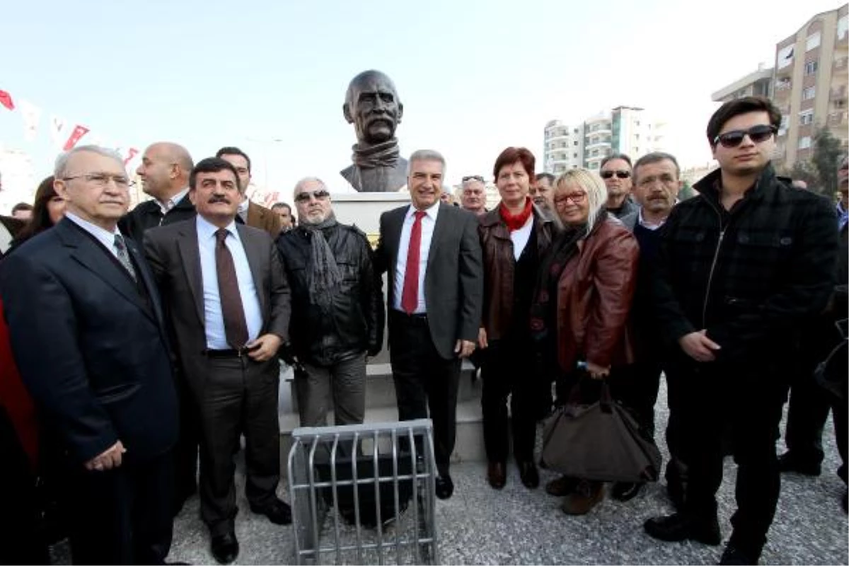 Karşıyaka\'da Tuncel Kurtiz Parkı Açıldı