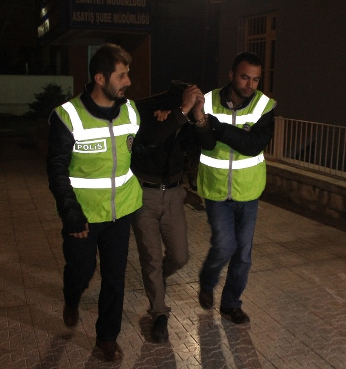 Malları Hamal Tutup Çalmış