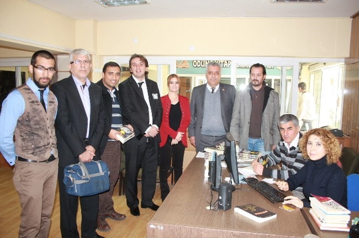 Manavgatlı Gazeteciler Kütüphaneye Üye Oldular