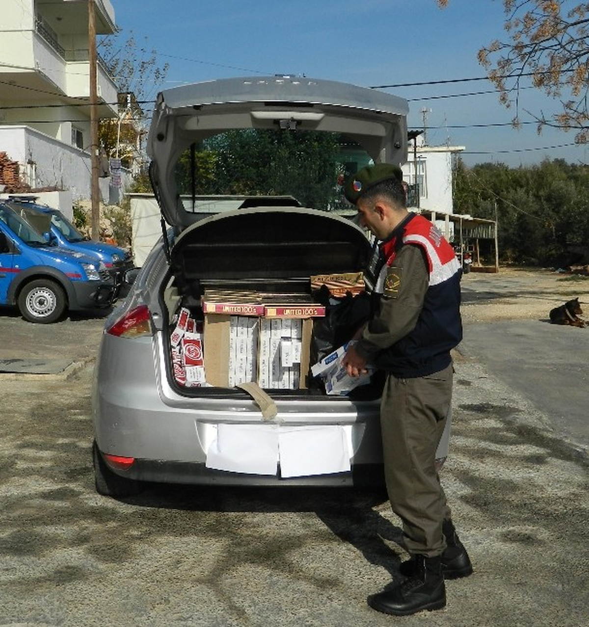 Mersin\'de 13 Bin 700 Paket Kaçak Sigara Ele Geçirildi