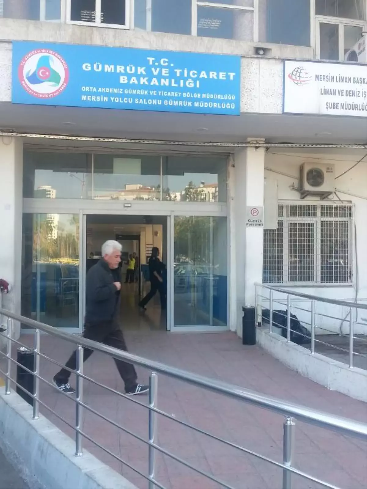 Mersin Gümrüğü\'nde \'Rüşvet\' Operasyonu (2)