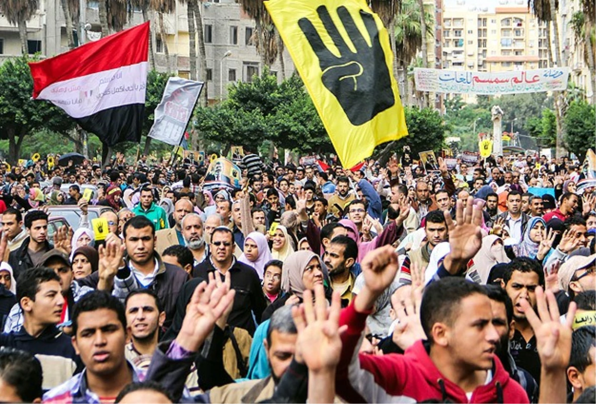Mısır\'da Referandumu Boykot Gösterileri