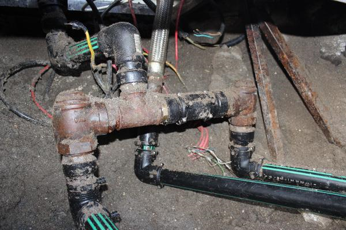 Petrol İstasyonunda 70 Tonluk Gizli Tank