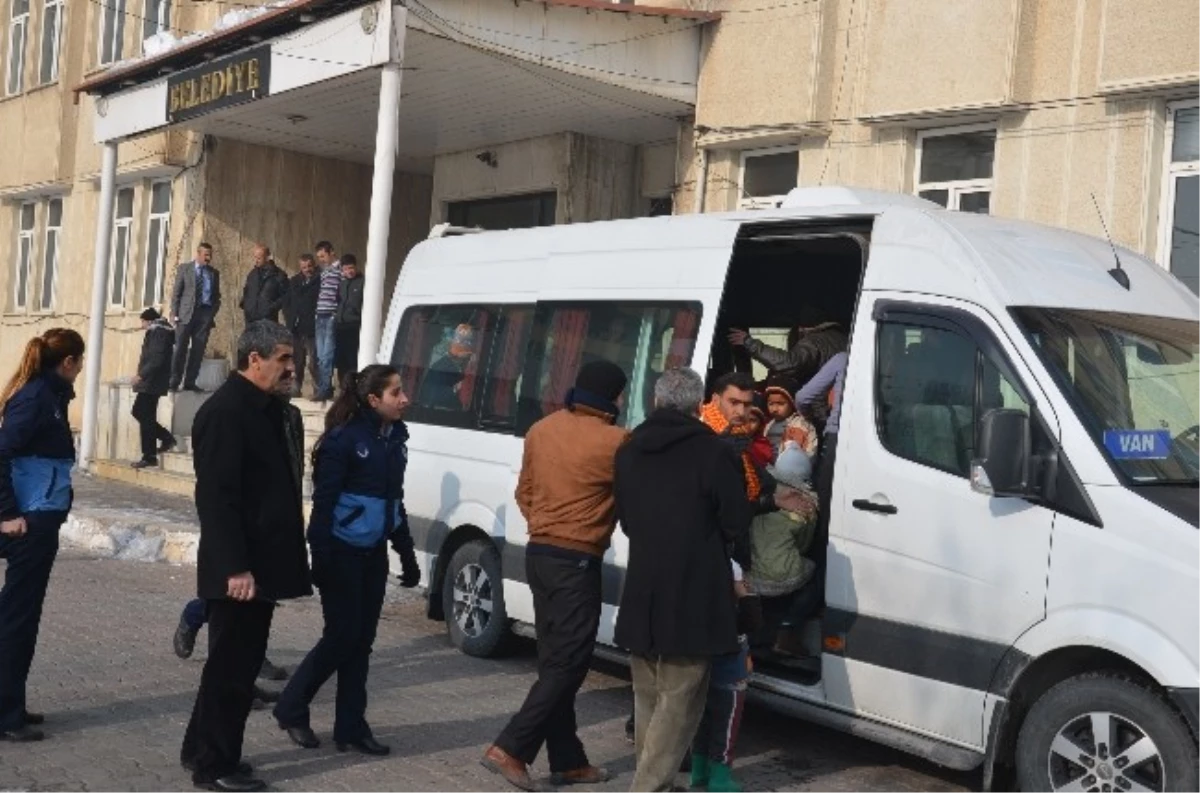 Suriyeli Ailelere Belediye İşçileri Sahip Çıktı