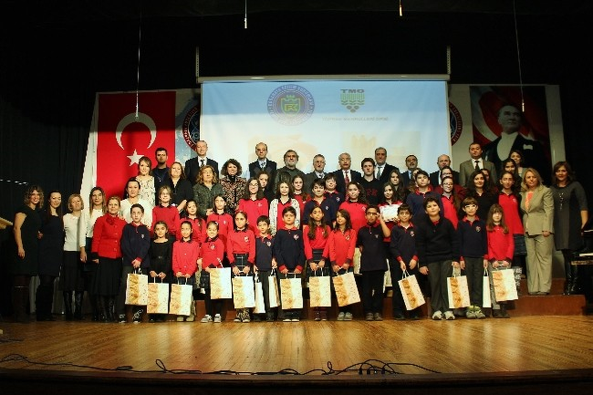 Ekmek İsrafına Yarışmayla Dikkat Çektiler